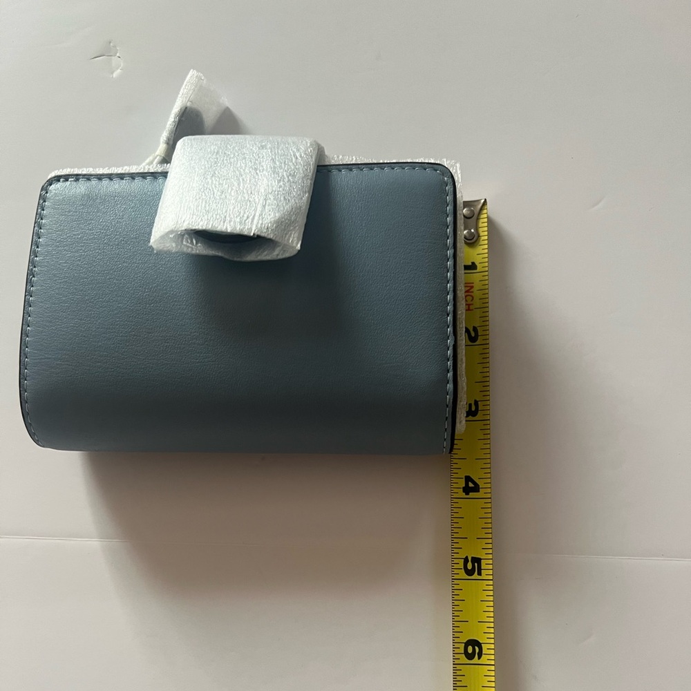 Coach Medium Light Blue/Chambray/Bluebell Leather Bi-Fold Corner Zip Wallet NWT - Picture 16 of 16